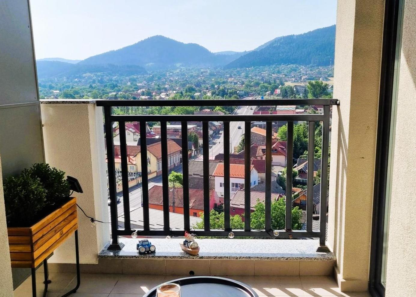 Mountain View Retreat Apartment - Brassó Kültér fotó